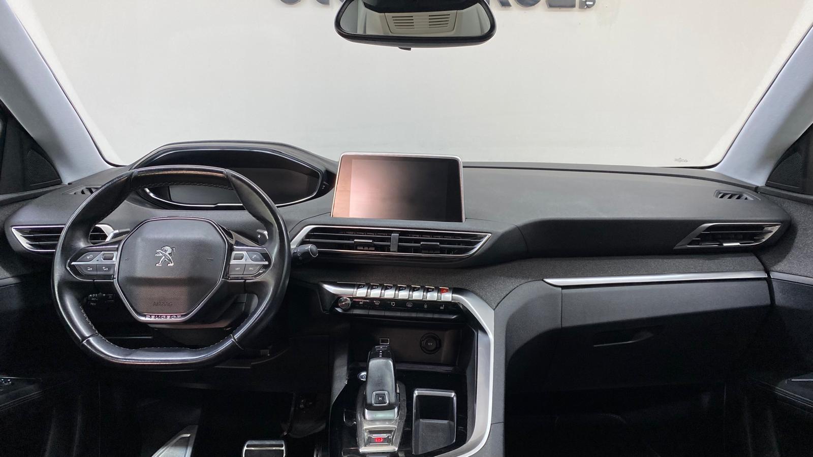 PEUGEOT 3008 8